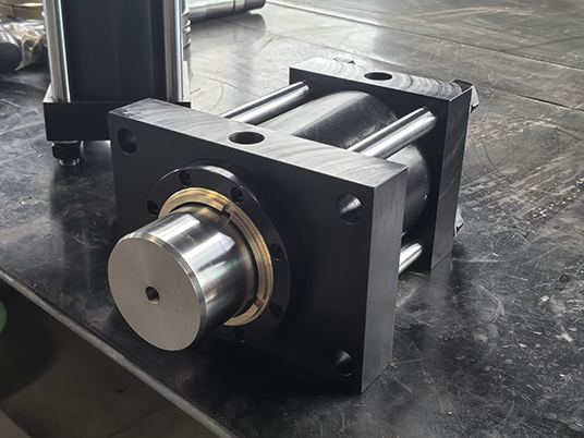 High-thrust double-acting tie-rod hydraulic cylinder