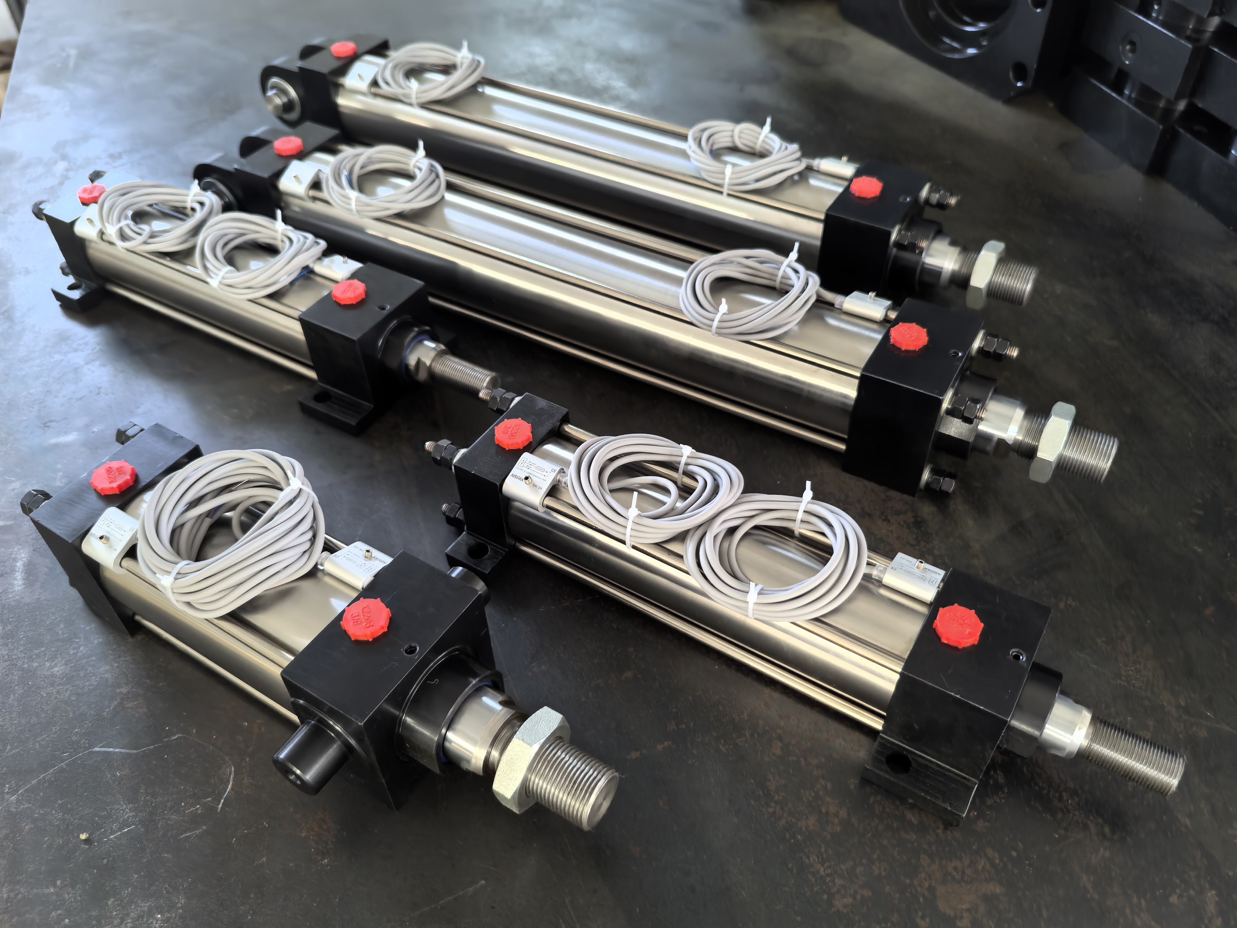 10Mpa Tie Rod Hydraulic Cylinder  Double Acting Magnetic Induction for Excavator Bucket